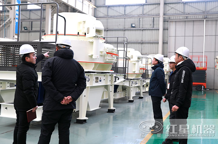 用戶來廠考察，有業務經理現場報價